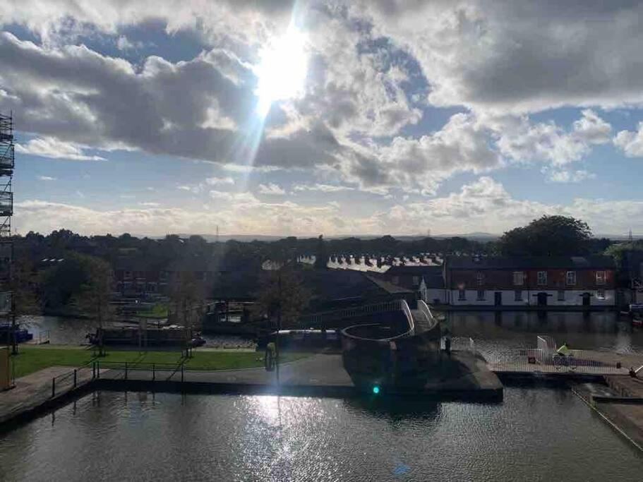 City Centre 2 Bed Apartment Chester Eksteriør billede