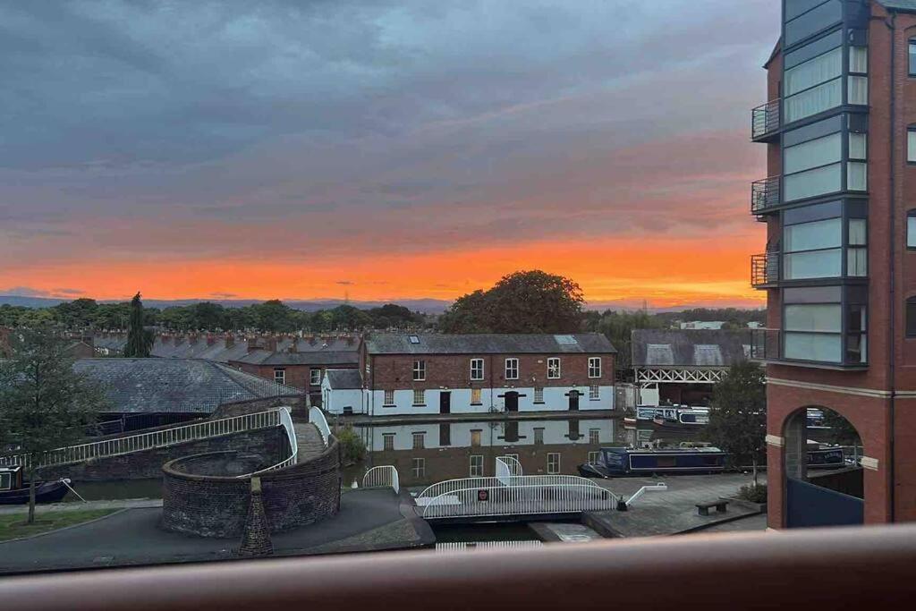 City Centre 2 Bed Apartment Chester Eksteriør billede